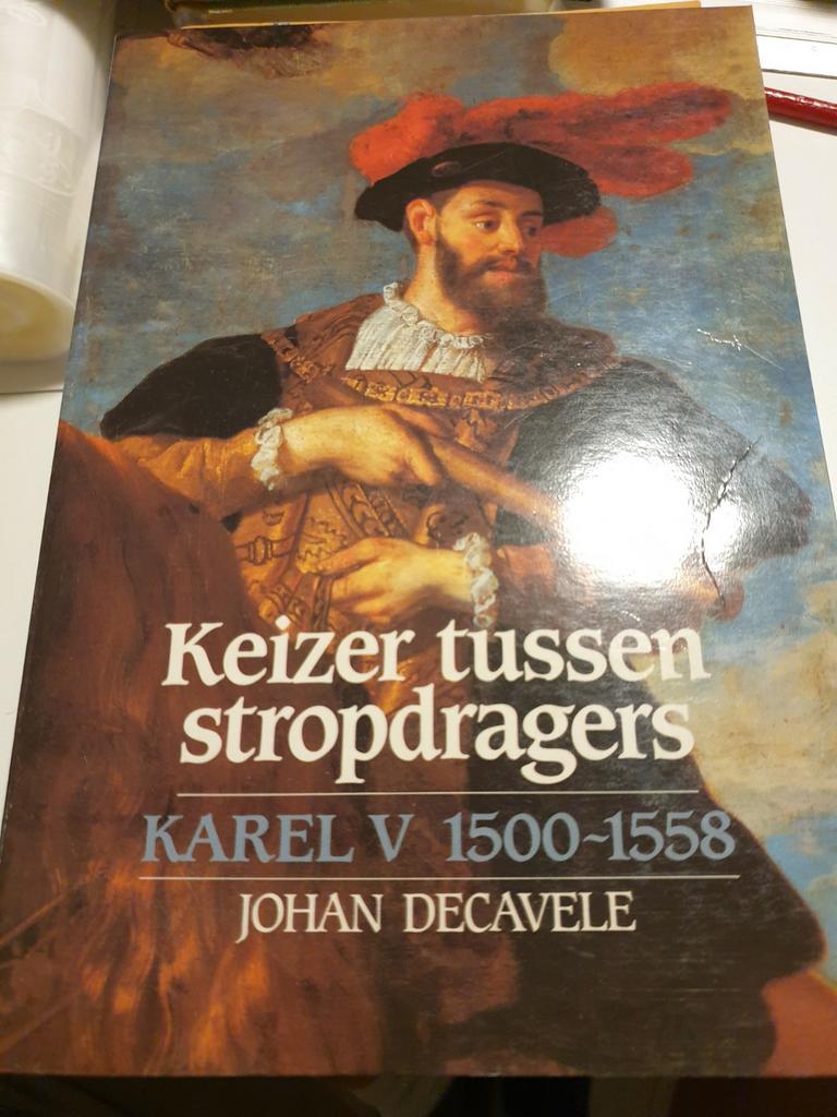 KEIZER TUSSEN STROPDRAGERS - Decavele J.  KAREL V 1500-1558, Ophalen of Verzenden, Zo goed als nieuw, Johan decavele