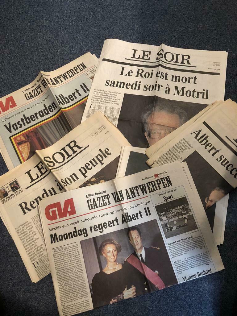 Kranten dood Koning Boudewijn en opvolging Albert II, Verzamelen, Koningshuis en Royalty, Zo goed als nieuw, Tijdschrift of Boek