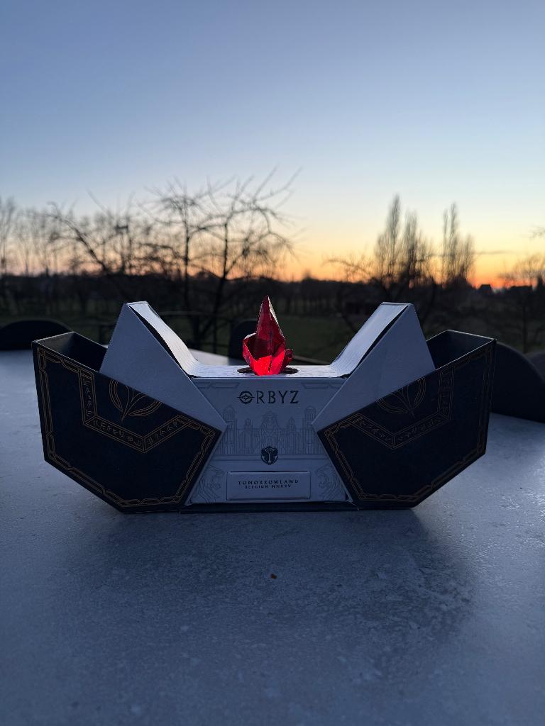 Tomorrowland Belgium 2025 Treasure Case - With Bracelet, Verzamelen, Ophalen of Verzenden, Nieuw