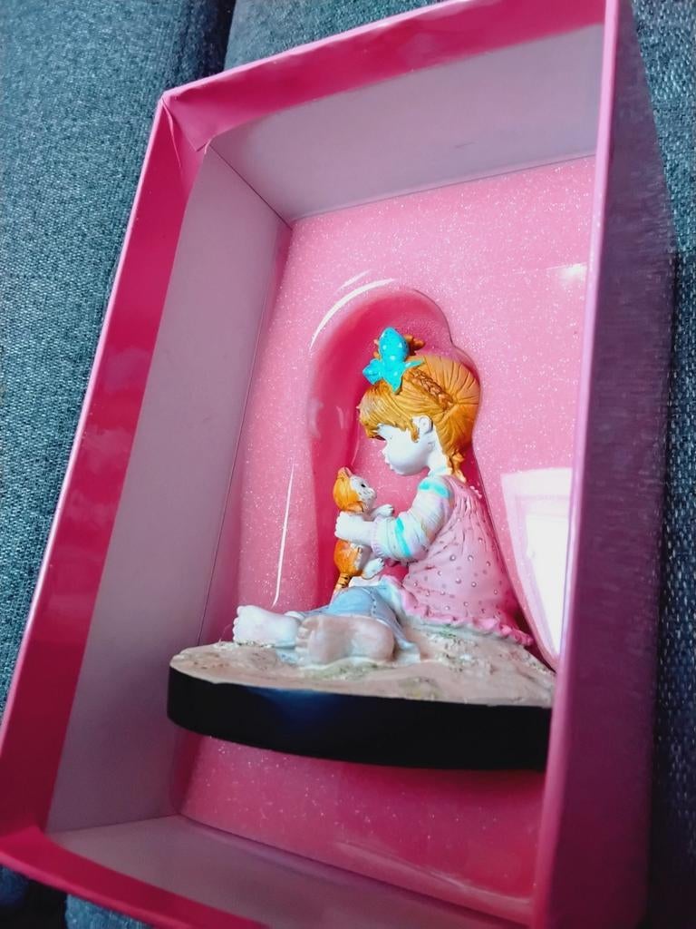 Beeldje voor verzamelaars in de originele box Sarah Kay, Verzamelen, Ophalen of Verzenden, Nieuw