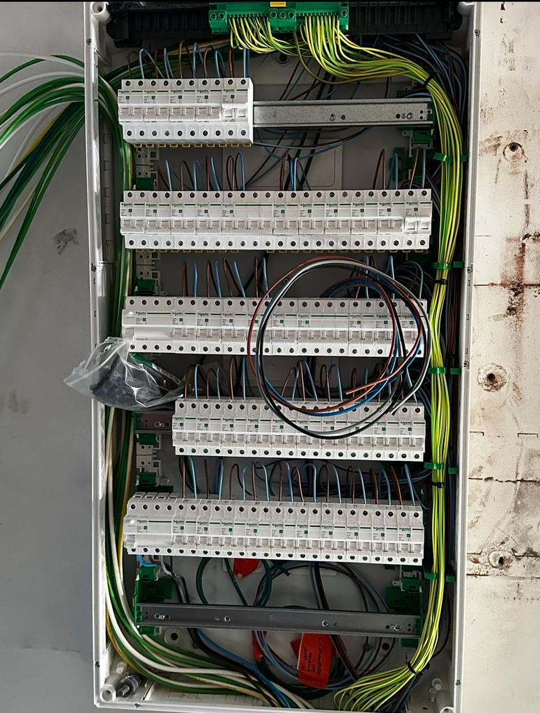 Wlectricien met ervaring, Service 24h/24, Réparation