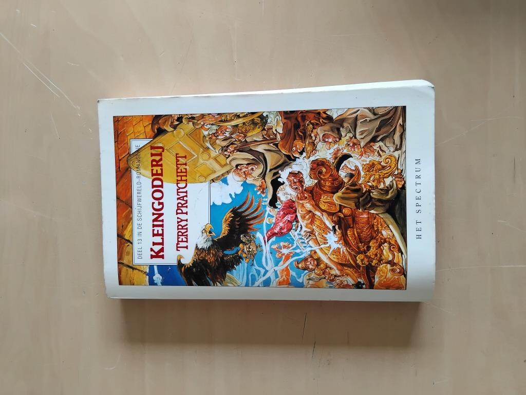 Boek Kleingoderij - Terry Pratchett, Livres, Enlèvement ou Envoi