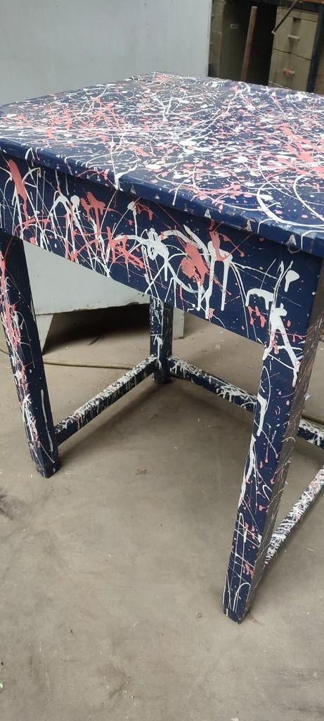 Beschilderde lessenaar bureau schoolbank tekentafel kunst, Huis en Inrichting, Bureaus, Ophalen of Verzenden, Gebruikt