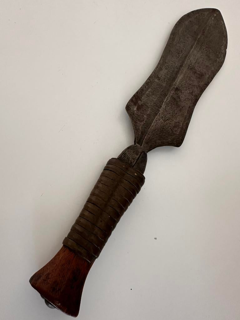 Épée ancienne Ngombe, collection privée, Matadi, 1920, Antiquités & Art, Envoi
