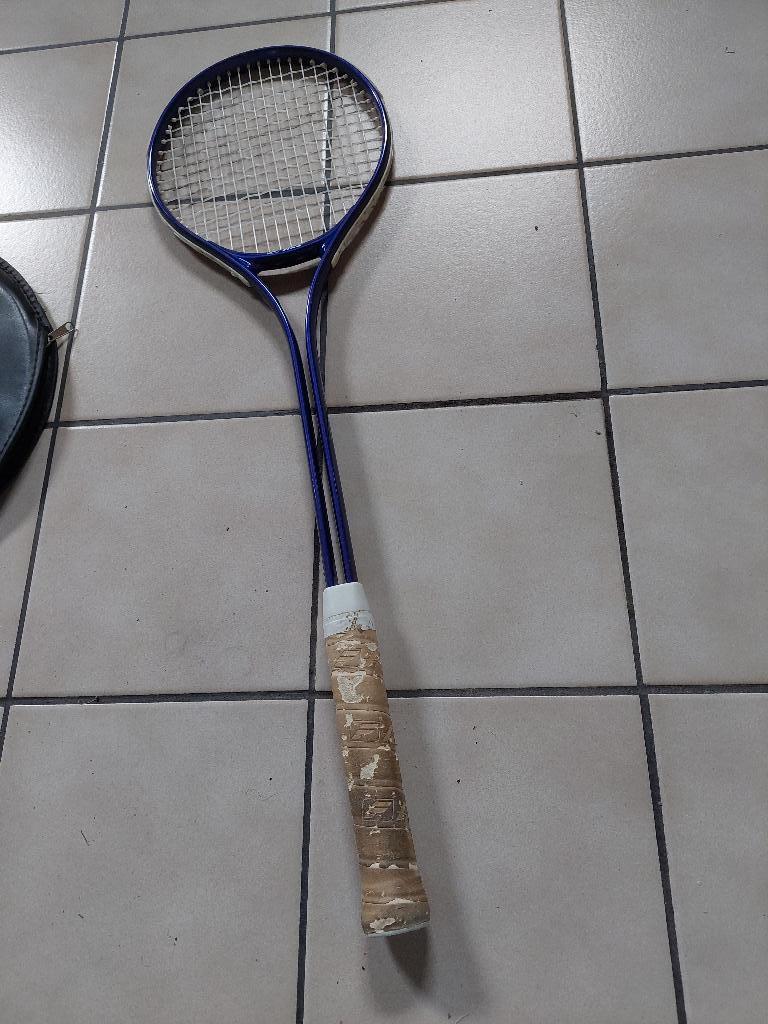 Squash racket, Sport en Fitness, Ophalen of Verzenden, Gebruikt, Racket, Met hoes