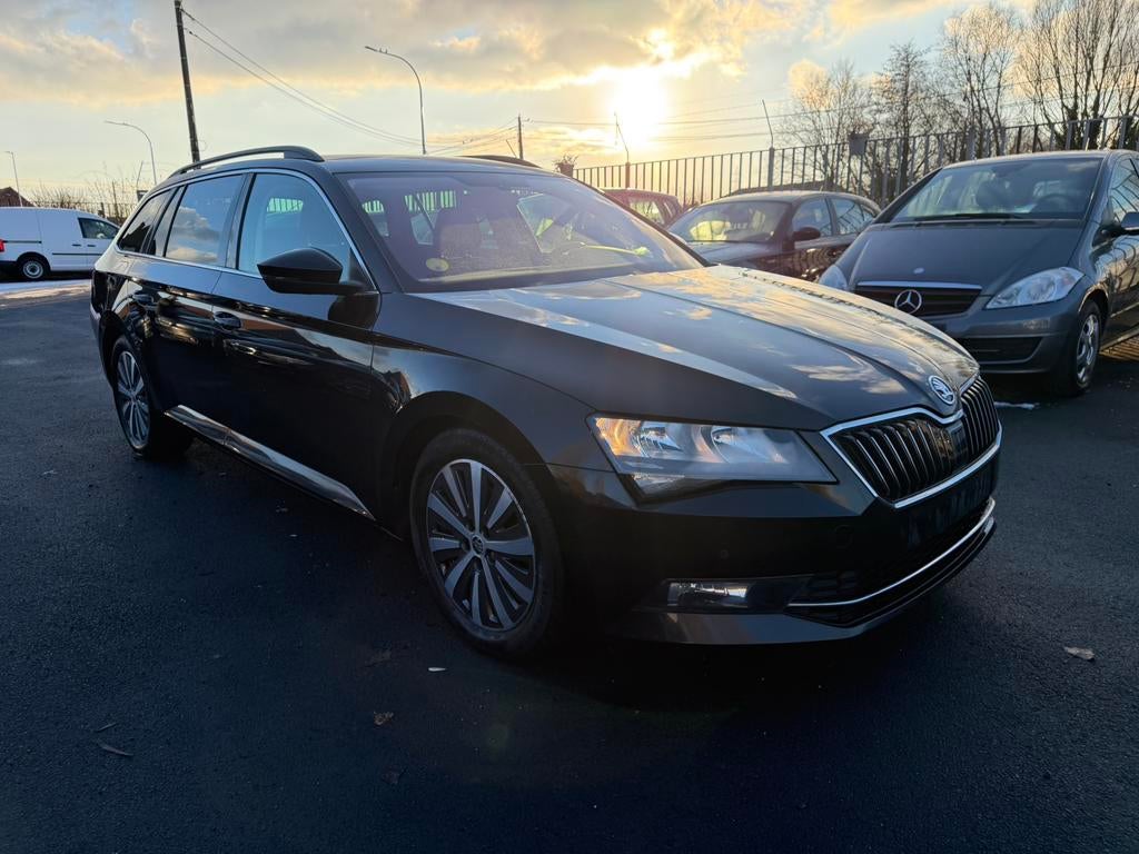 SKODA SUPERB DIESEL 1.6 EU6b, Auto's, Stof, Euro 6, 4 cilinders, Zwart