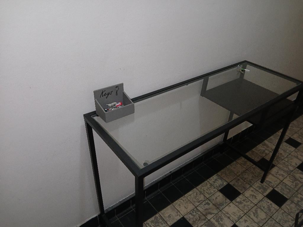 Table pour ordinateur + rangement chaussures, 75 cm ou plus, Verre, Comme neuf, 100 à 150 cm