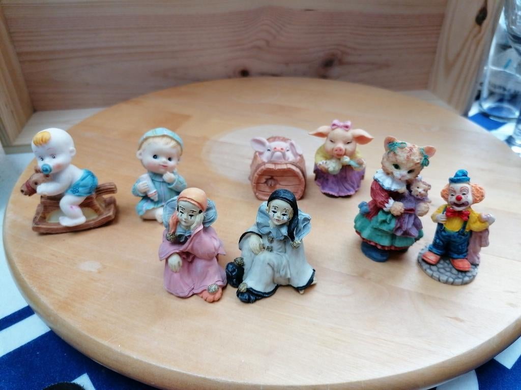 8 stenen beeldjes. Pierrot, kat, varken, baby, clown, Ophalen of Verzenden, Gebruikt