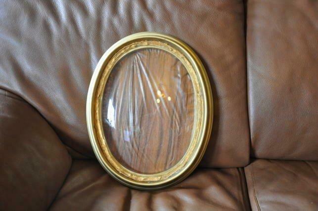 cadre oval en resine doré avec verre bombé, Antiek en Kunst, Antiek | Woonaccessoires, Ophalen of Verzenden