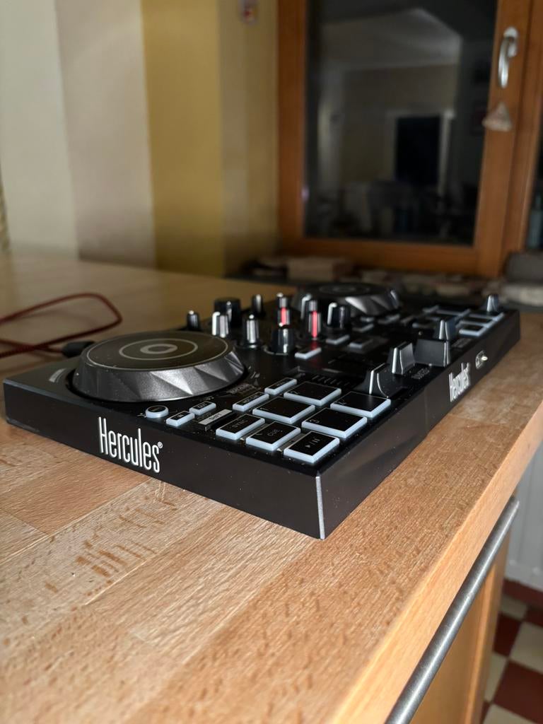 Hercules DJControl Inpulse 200 – Très bon état- négociable, Musique & Instruments, DJ sets & Platines, Enlèvement, Utilisé