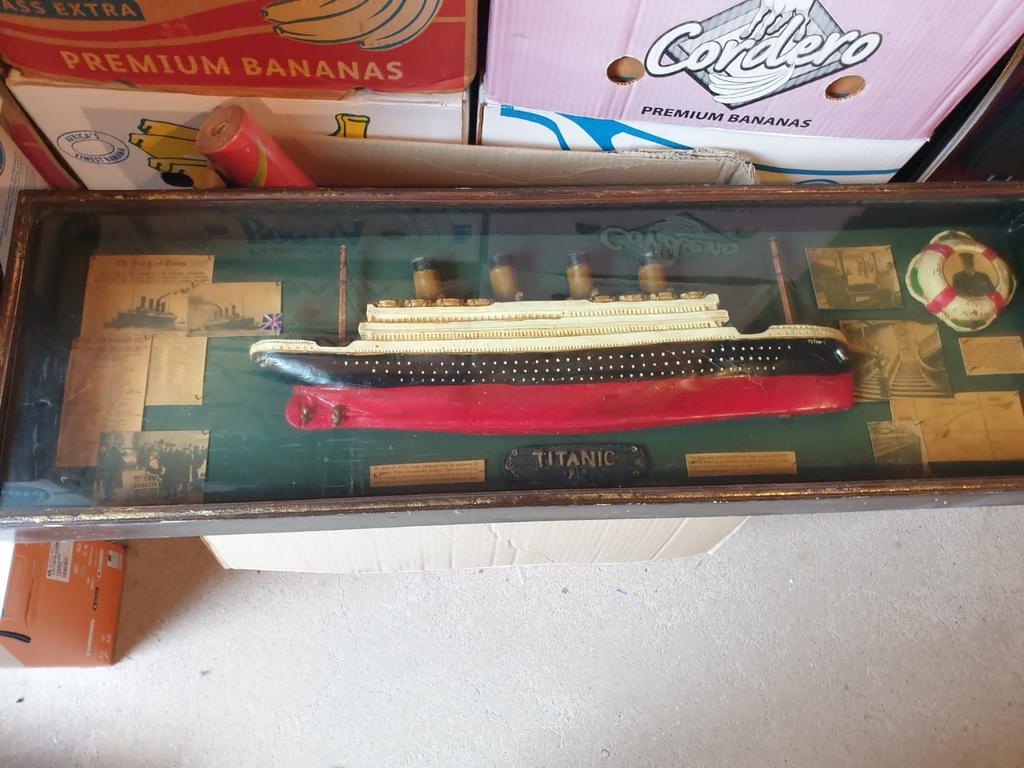 Boot in schildery titanic, Ophalen, Zo goed als nieuw