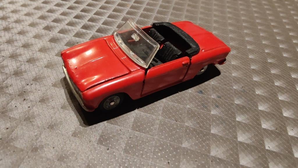 Peugeot 204 cabriolet dinky france, Enlèvement ou Envoi, Comme neuf