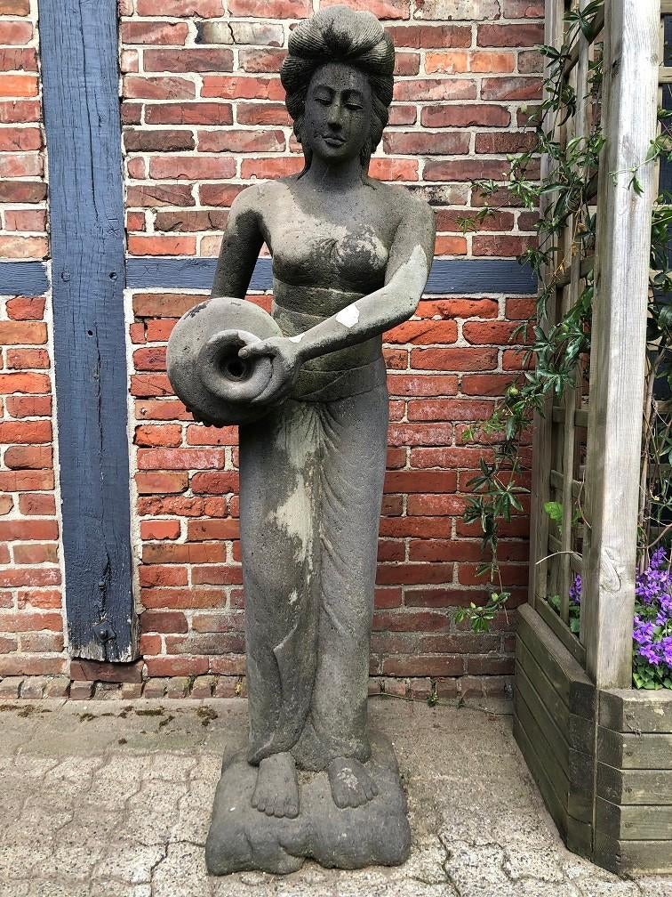 Grote fors lava stenen vrouw met kruik, hindoe beeld- XL, Ophalen of Verzenden