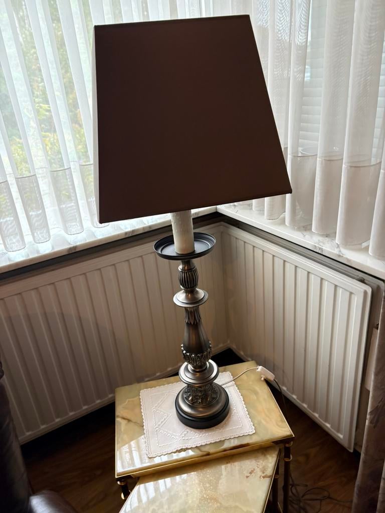 Staan lamp met tinnen voet, Enlèvement