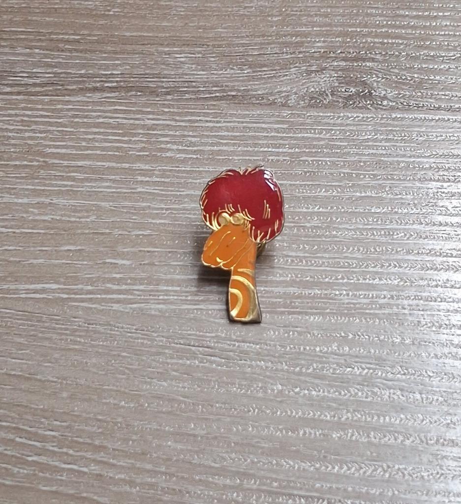 PIN - FUNKY GIRAF - GIRAFE, Envoi, Utilisé, Animal et Nature, Insigne ou Pin's
