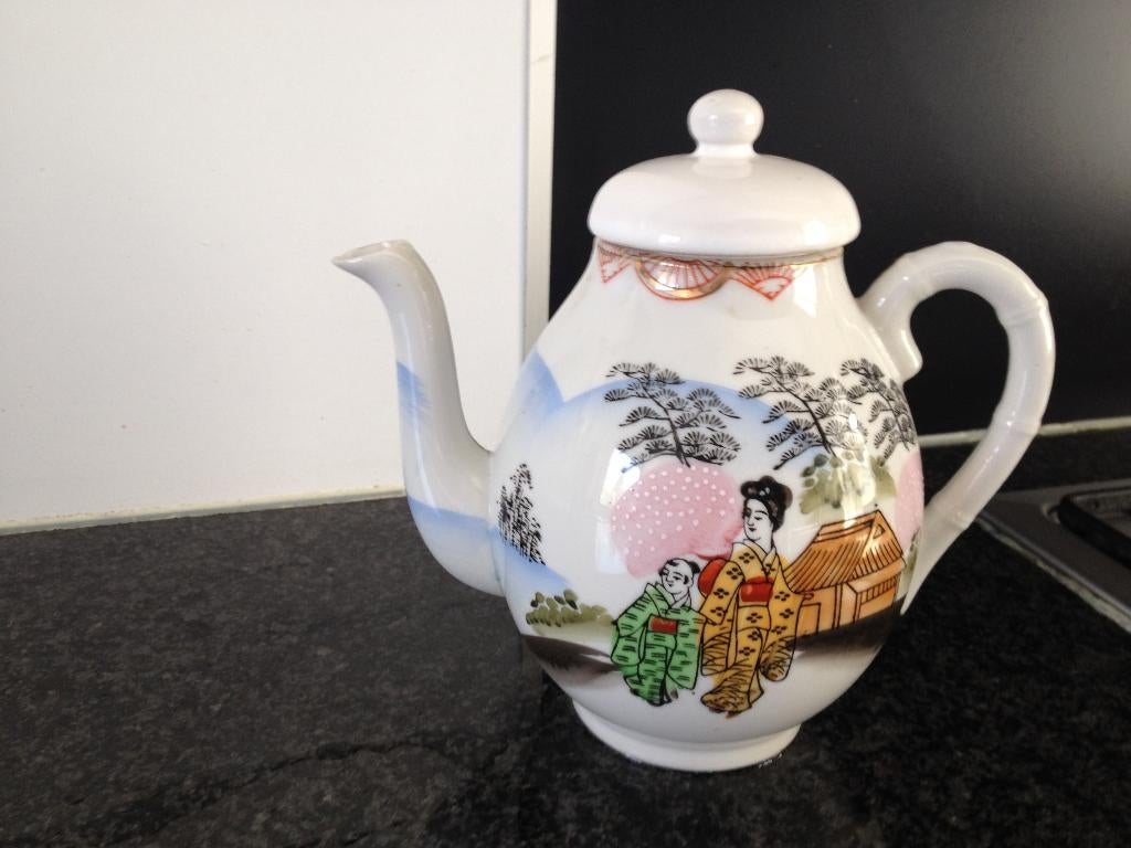 théière japonaise vintage - geisha, Maison & Meubles, Enlèvement ou Envoi, Comme neuf, Porcelaine, Autres types