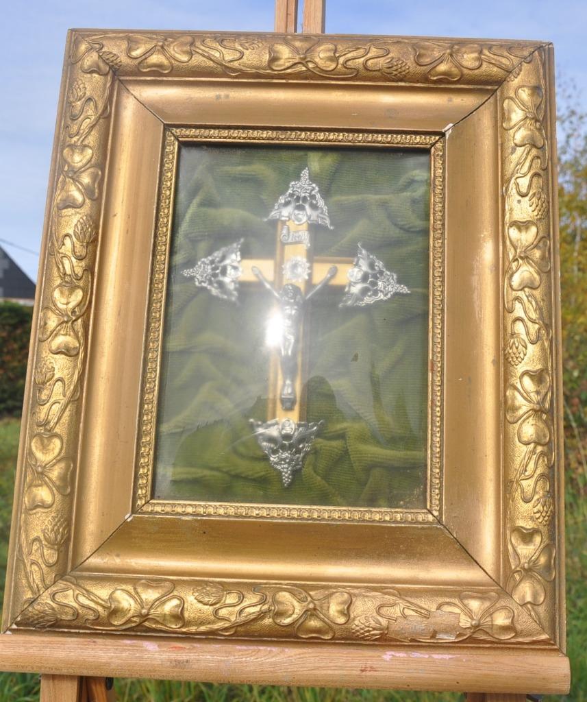 cadre rectangulaire bombé crucifix bois metal 34x29 cm, Enlèvement ou Envoi