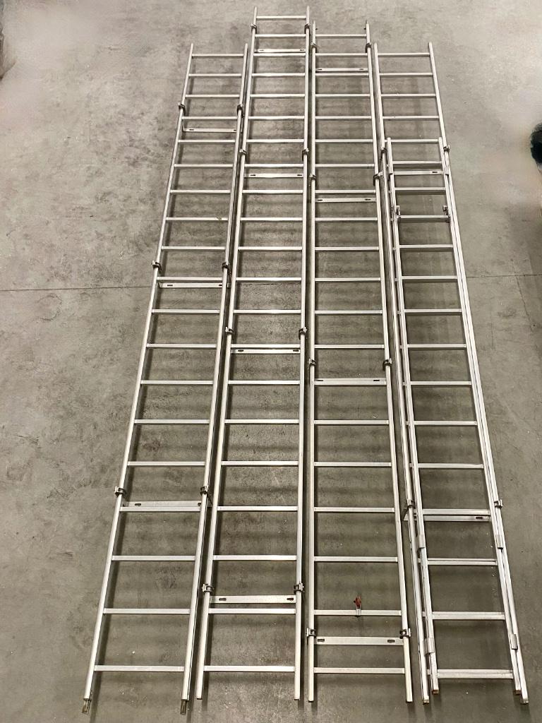 Vaste brandladder uitschuifbaar, Doe-het-zelf en Bouw, Ladders en Trappen, Ophalen, Zo goed als nieuw, Ladder, Opvouwbaar of Inschuifbaar