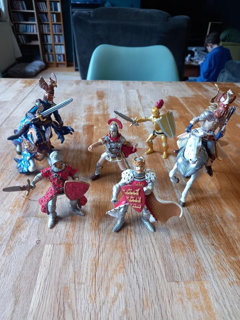 Figurines chevaliers, Enlèvement