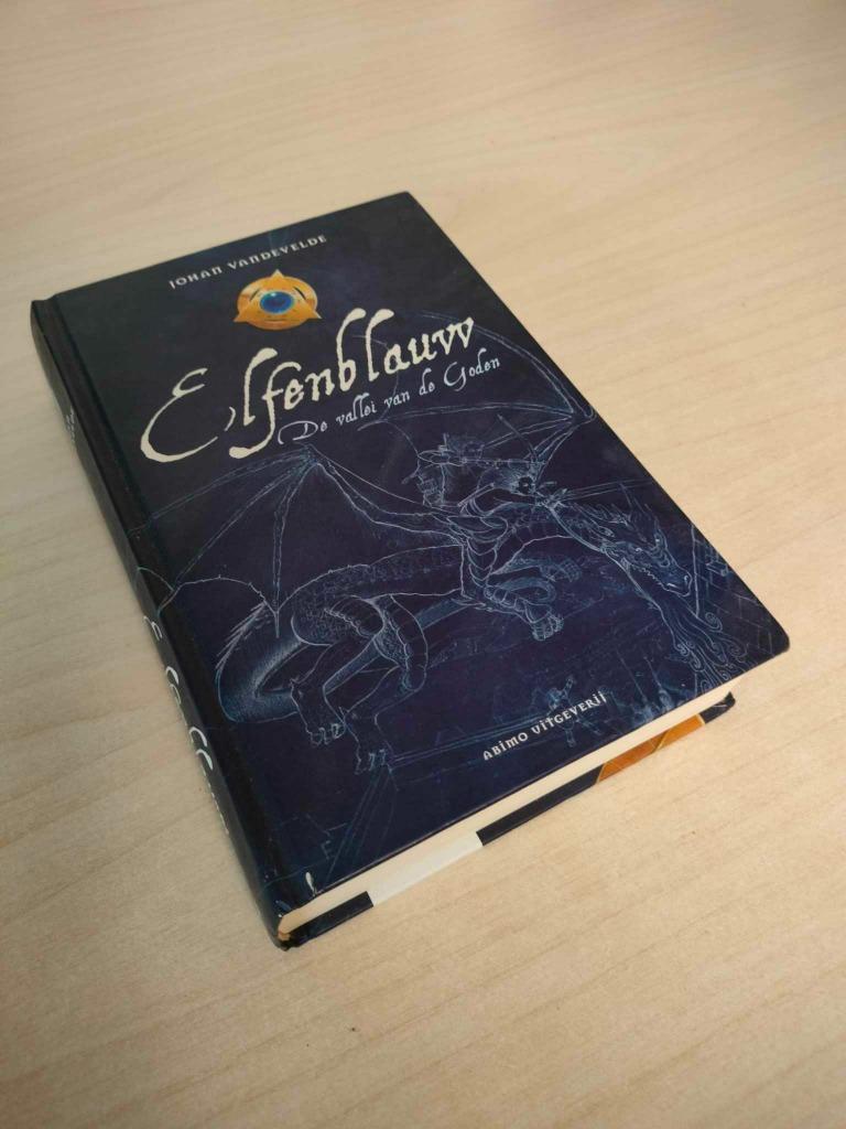 Elfenblauw deel 1, Boeken, Ophalen of Verzenden, Zo goed als nieuw, Fictie, Johan Vandevelde