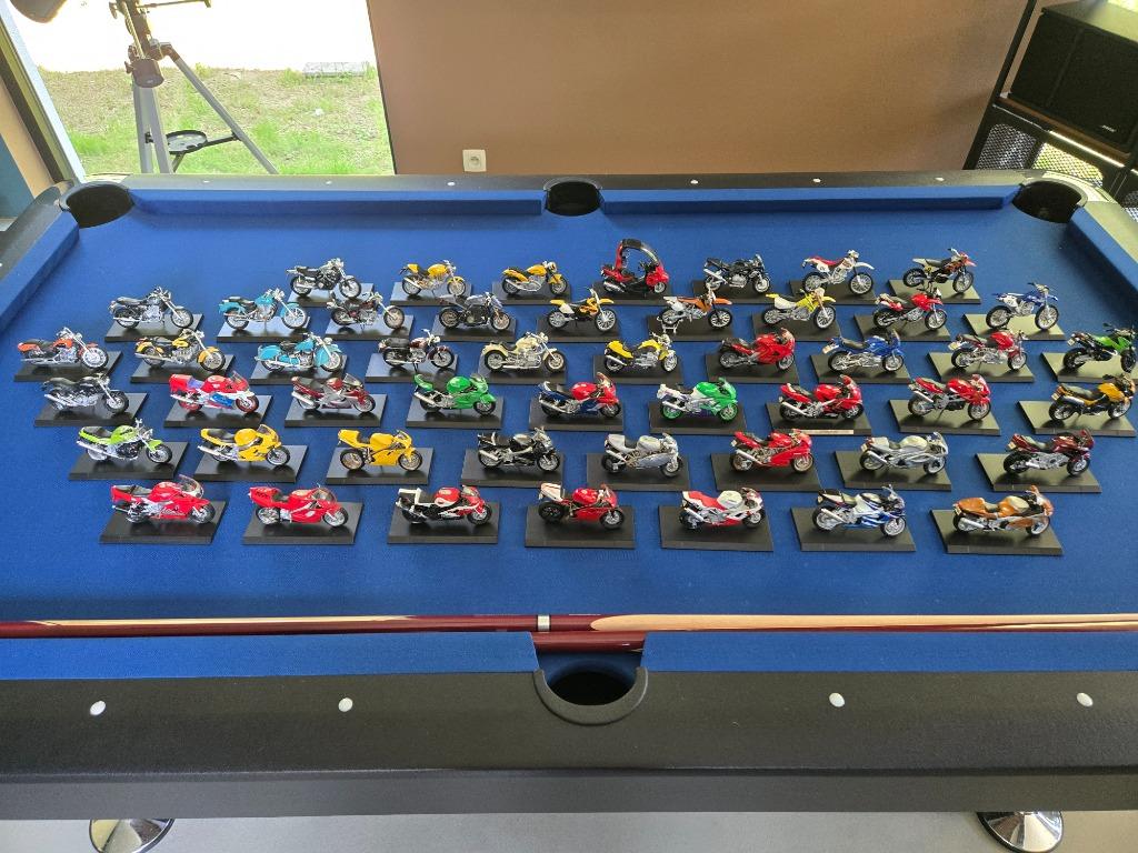 Lot 50 motos miniatures, Ophalen, Zo goed als nieuw, Motoren