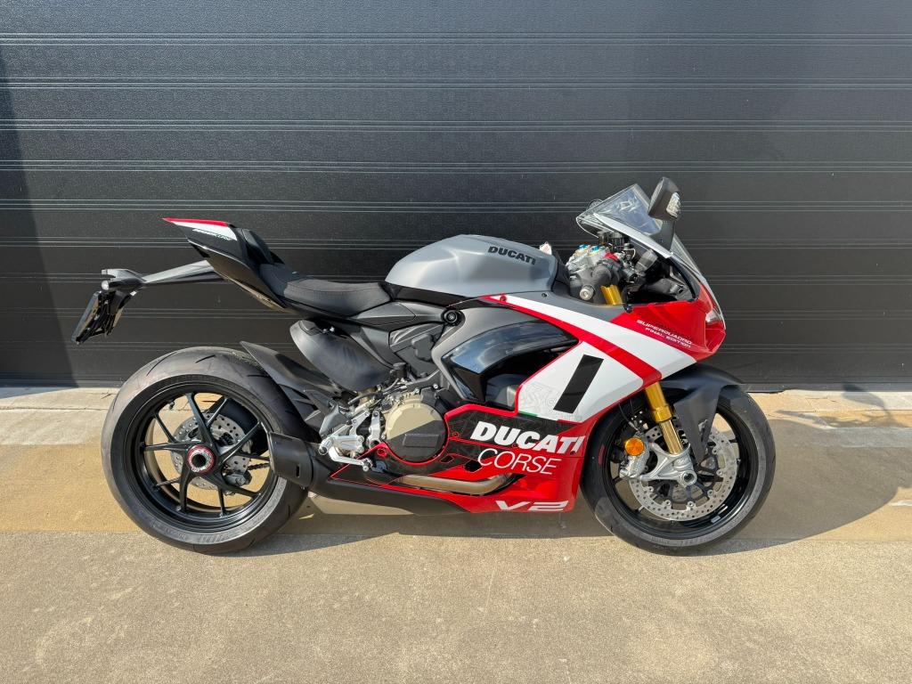 DUCATI V2 SUPERQUADRO FINAL EDITION, 2 cilinders, LED Verlichting, Motorrijbewijs A, Bedrijf