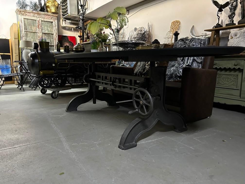 Grote eettafel, uniek onderstel, gietijzer en hout, 200 cm of meer, Ophalen of Verzenden, Vijf personen of meer, Ovaal