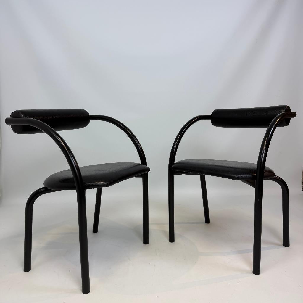 Chaises au design postmoderne de Xcol, Envoi