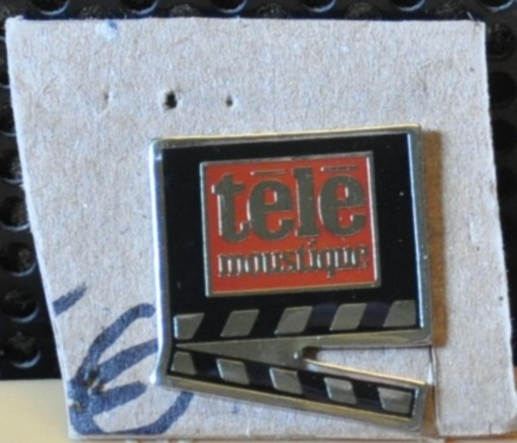 pin's publicitaire tele moustique ( x2039), Collections, Enlèvement ou Envoi, Comme neuf, Marque, Insigne ou Pin's