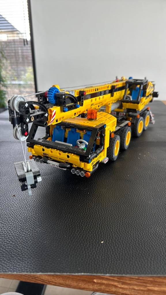 Lego 42108, Ophalen, Lego