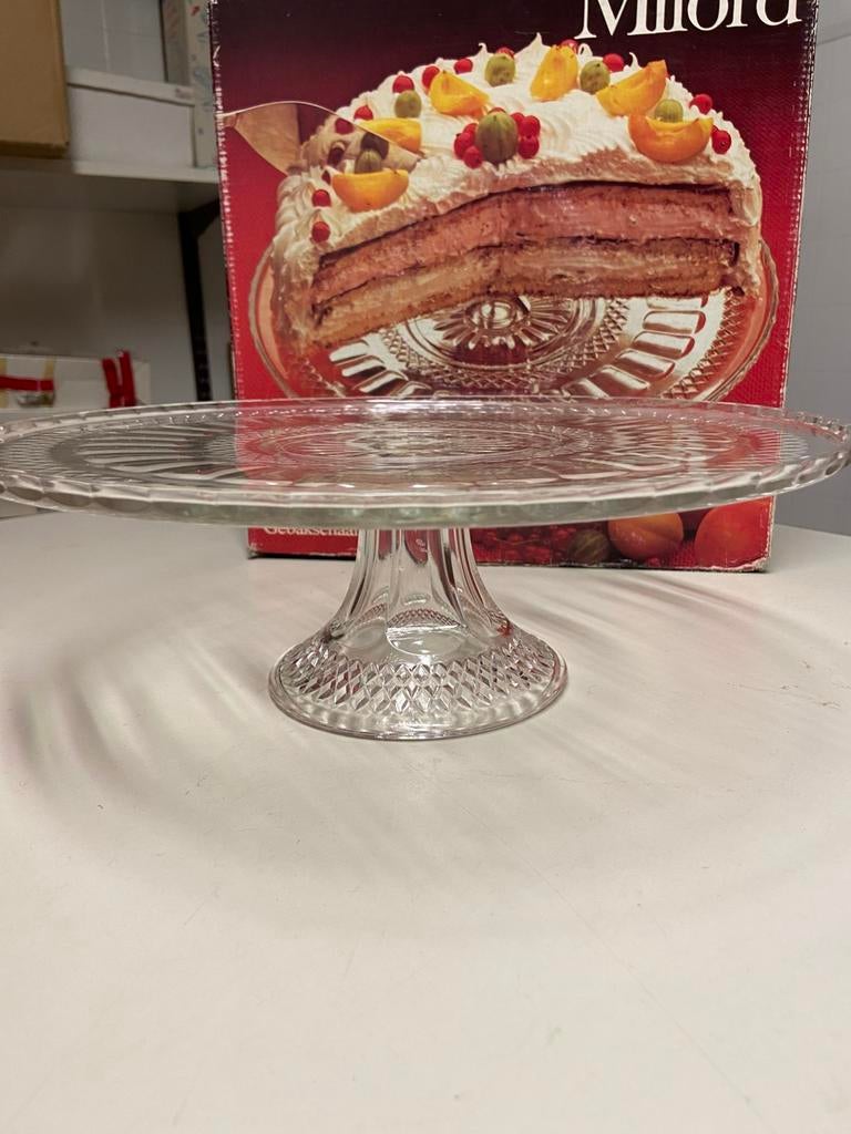 Taartplateau in glas op voet vintage, Huis en Inrichting, Ophalen, Zo goed als nieuw