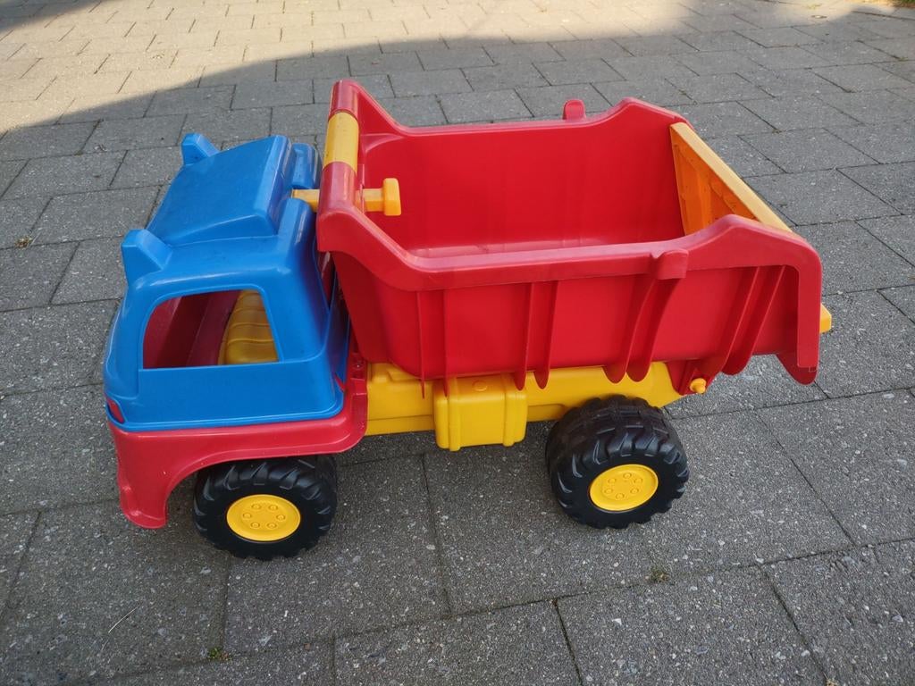 Grote camion met kipbak, Ophalen, Zo goed als nieuw