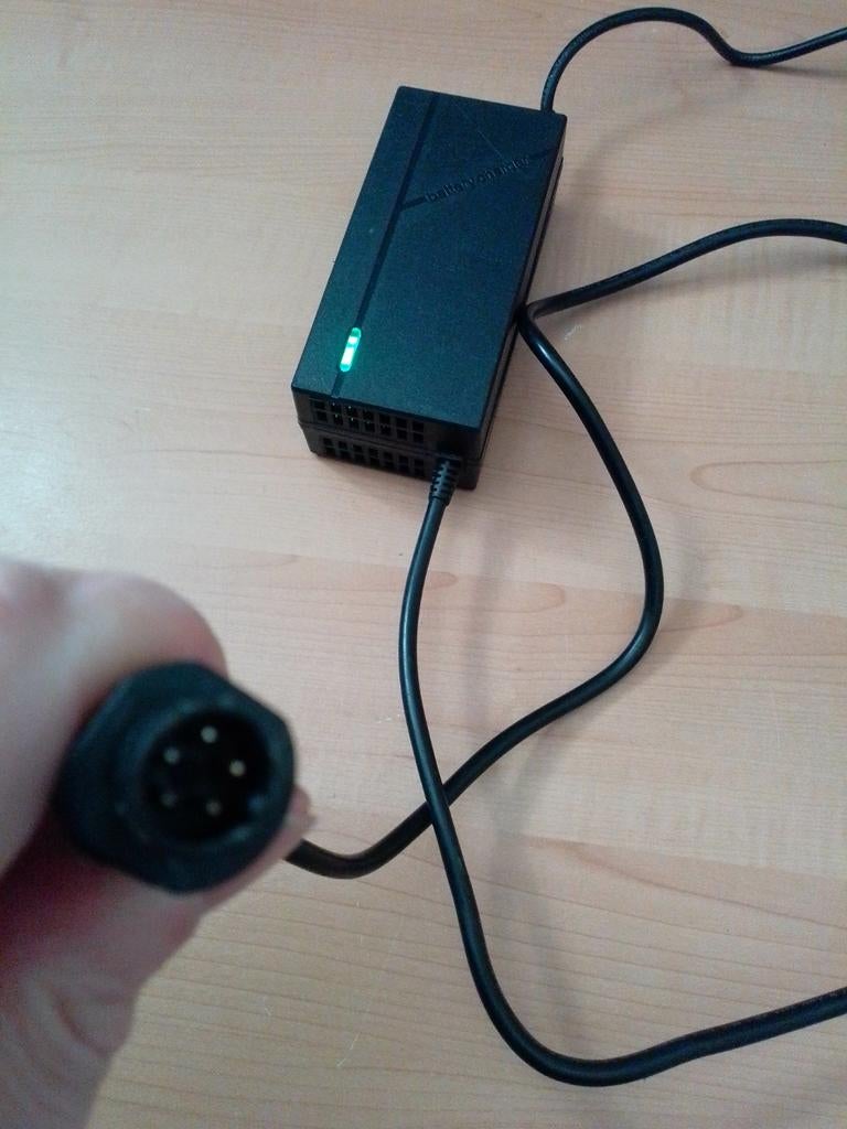 PHYLION lader 42v /2A 5pin voor batterij XH370-13J, Ophalen, Nieuw