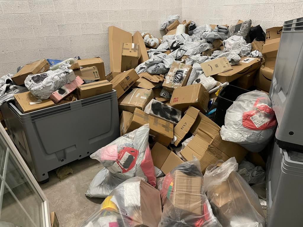 VENTE LOT DE COLIS PERDU +OU- 1000 KILOS ( amazon , vrac,, ), Ophalen, Zo goed als nieuw