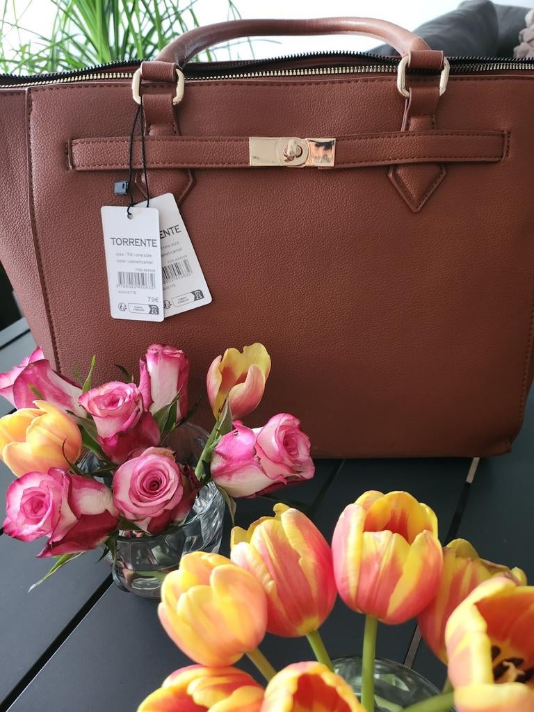 Nouveau sac à main spacieux Torrent 79 euros maintenant 40 e, Enlèvement, Sac à main