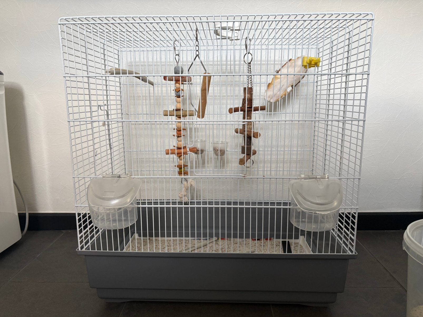 Cage à oiseaux complète, très bon état+ nombreux accessoires, Enlèvement ou Envoi, Comme neuf, Synthétique, Cage à oiseaux