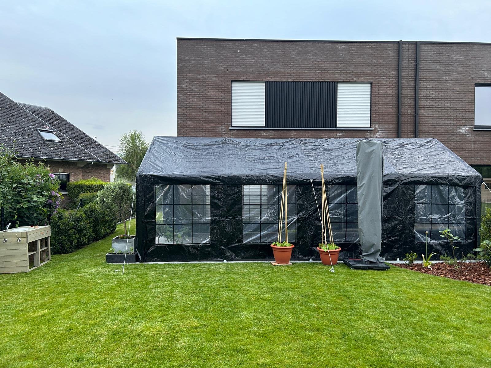 Partytent 4x8m zwart – semi-professioneel, Ophalen, Zo goed als nieuw, Partytent