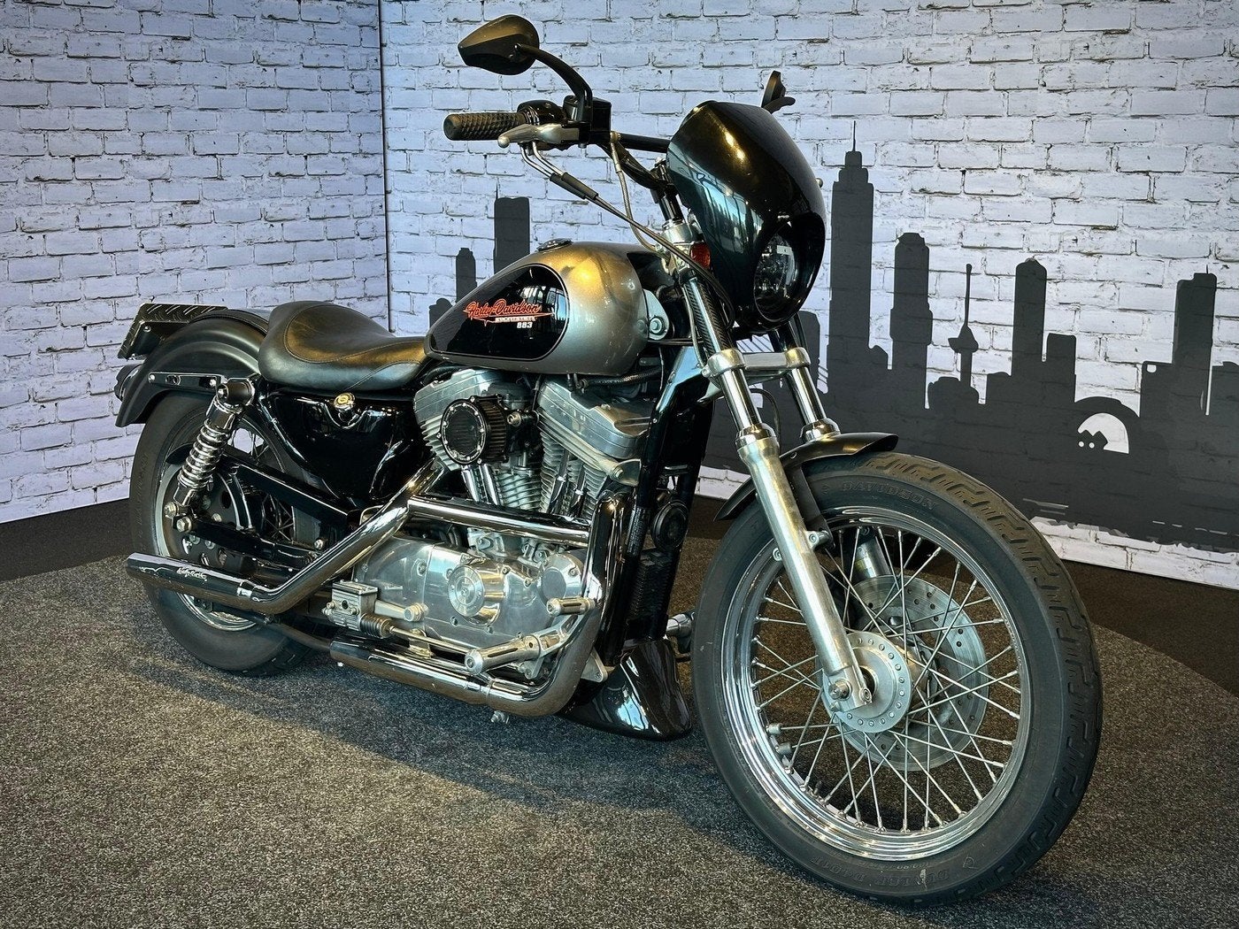 Harley-Davidson XLH 883 SPORTSTER HUGGER (bj 1996), Motoren, Laan van Vredenoord 33
2289 DA  RIJSWIJK, NL, Gebruikt, 883 cc, Meer dan 35 kW