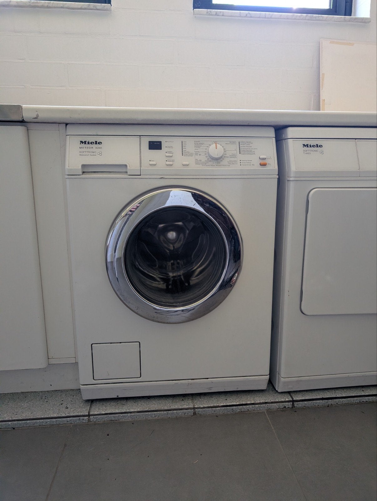 Miele Wasmachine en droogkast, Enlèvement, Utilisé, Chargeur frontal, Moins de 85 cm