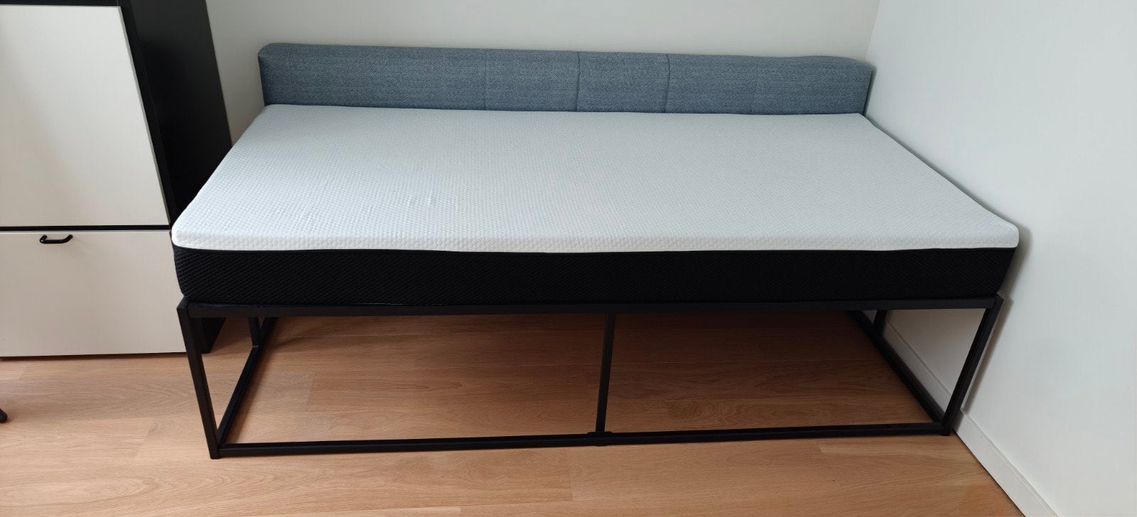 Lit en métal noir moderne + Matelas Molblly 90x200 (Excellen, 90 cm, 200 cm, Noir, Une personne