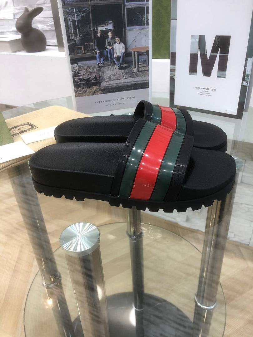 Gucci slippers maat 43 T/M 45, Ophalen of Verzenden, Zo goed als nieuw, Slippers