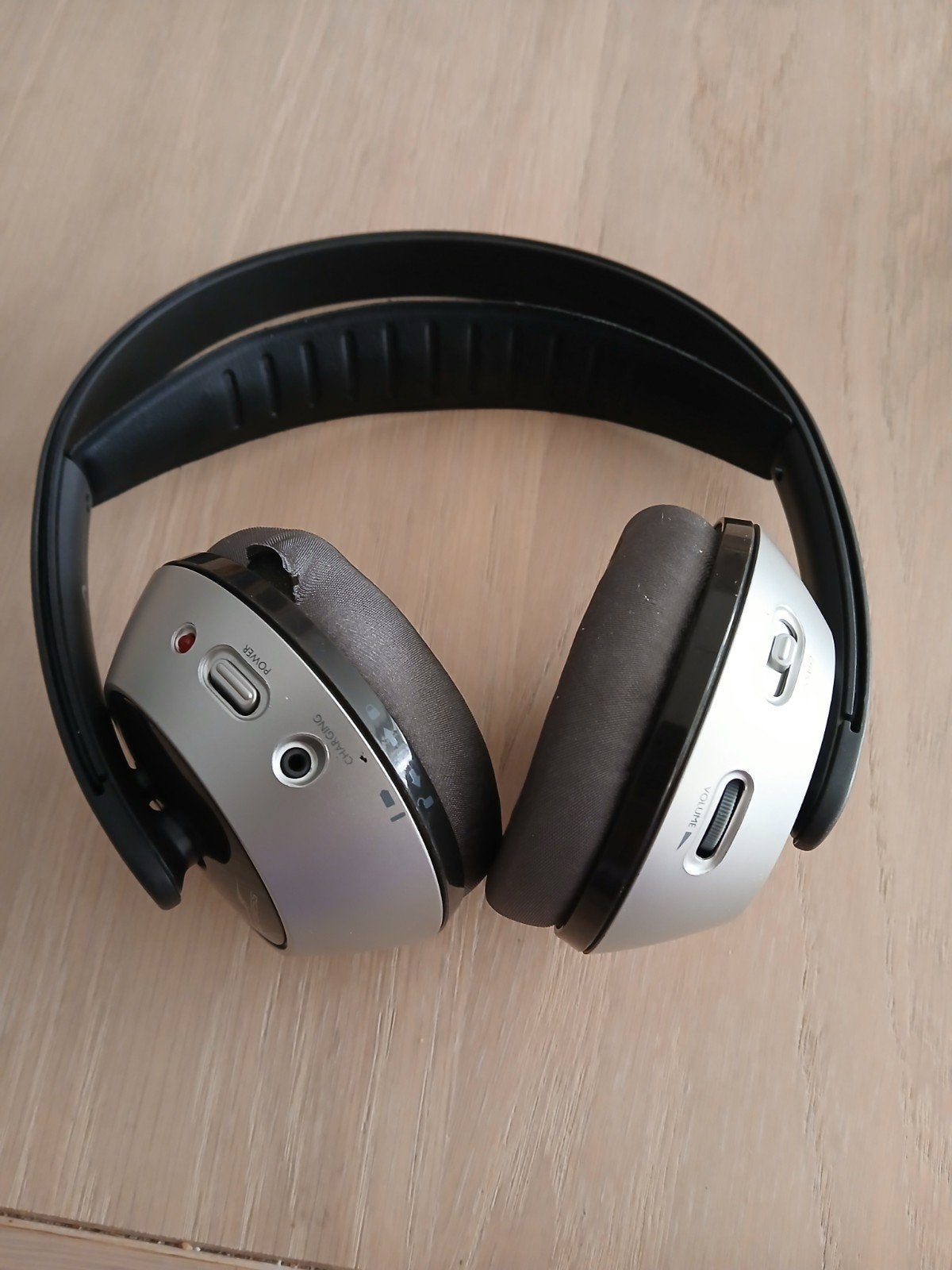 koptelefoon met wielersport laadstation, Ophalen of Verzenden, Zo goed als nieuw, Zwart, Philips