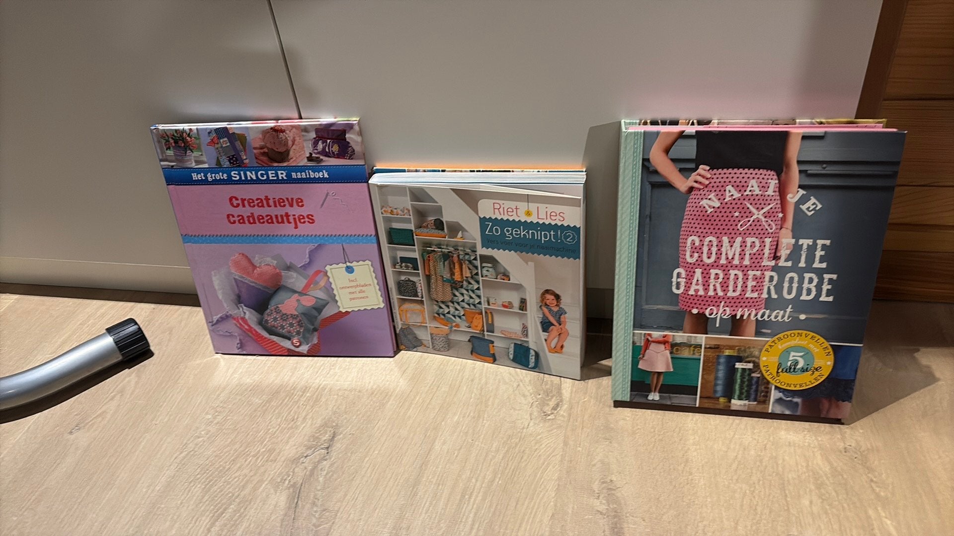 3 Naaiboeken met patronen, Ophalen, Zo goed als nieuw