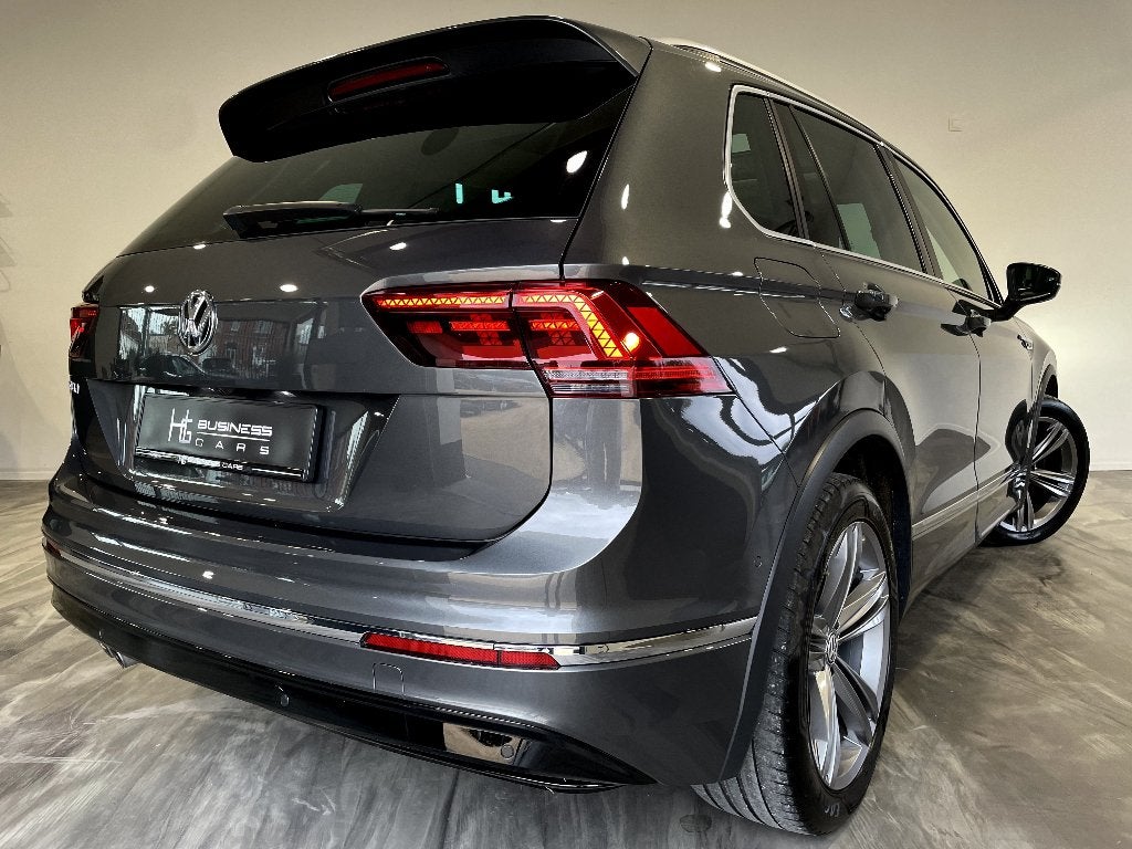 Volkswagen Tiguan 2.0 TDi R-LINE/ TOIT OUVRANT/ FULL LED, Autos, Cuir, Argent ou Gris, Achat, Entreprise