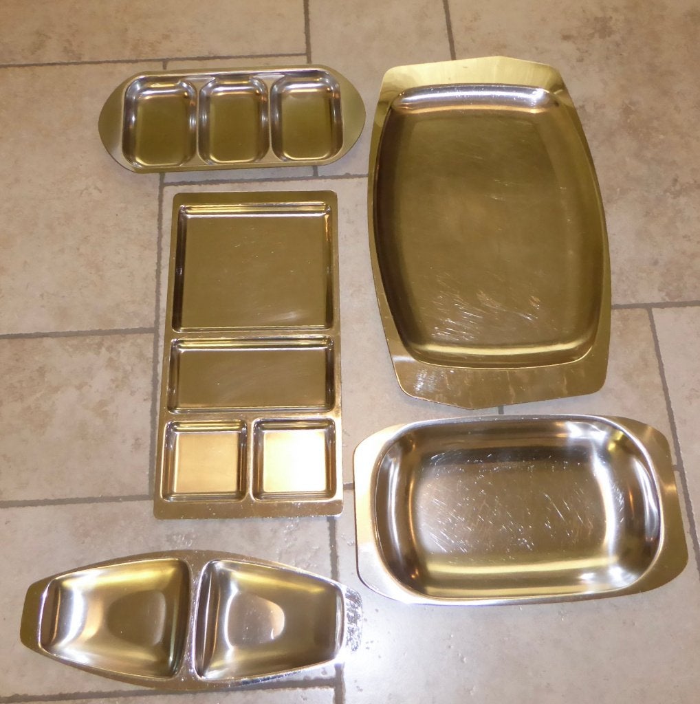 Plats en inox/5 euros l'unité, Maison & Meubles, Cuisine | Vaisselle, Enlèvement, Comme neuf, Pichet