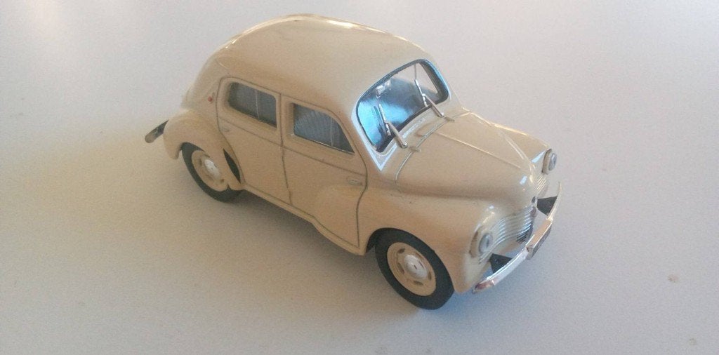 Voiture miniature Renault 4CV Berline 1/43, Enlèvement ou Envoi, Utilisé, Voiture, Autres marques