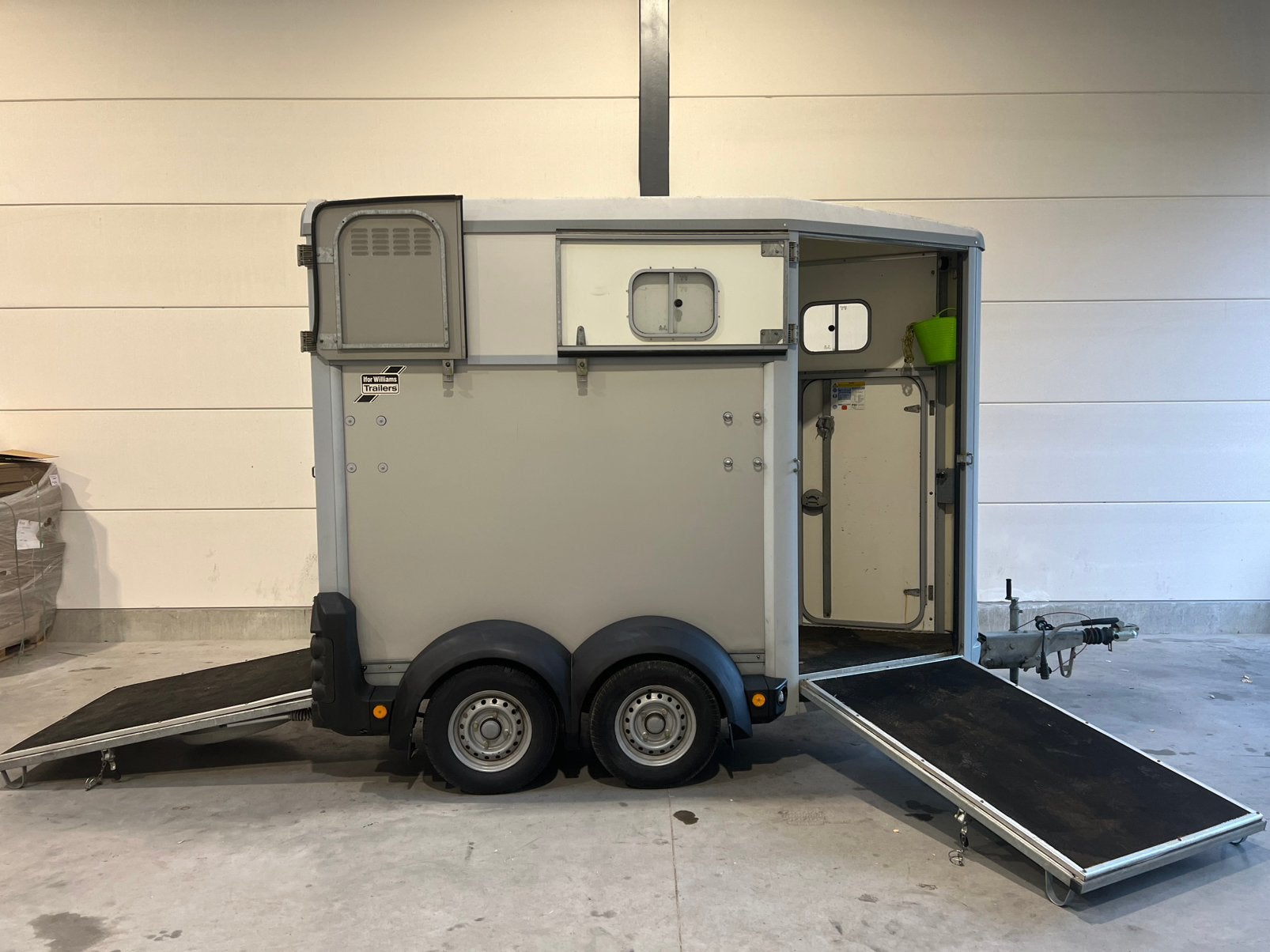 Ifor Williams HB403 paardentrailer – bouwjaar 2016, Ophalen, Zo goed als nieuw
