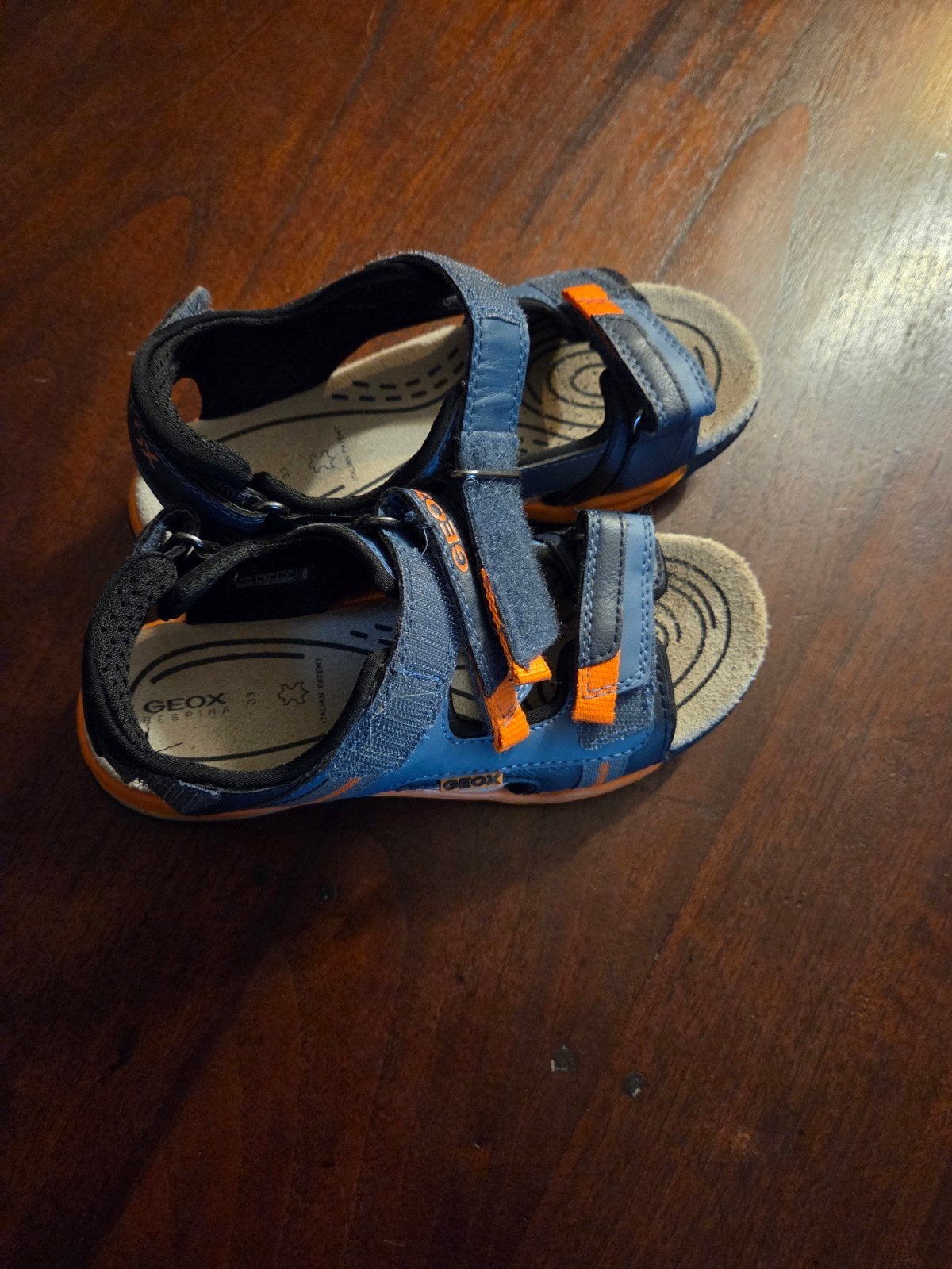 Sandalen maat 33, Enlèvement