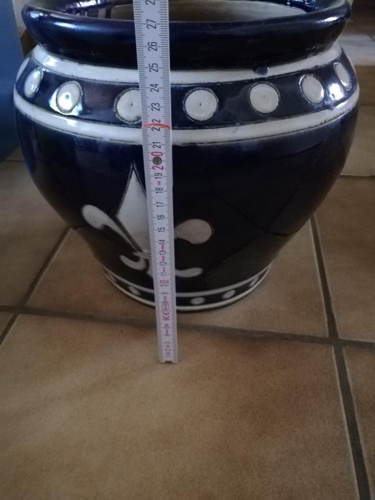 Mooie bloempot met motief van een soort lelie,, Ophalen