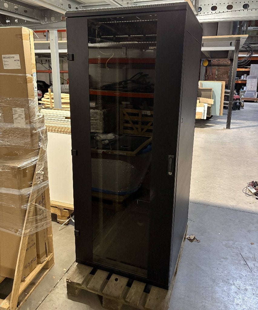 Serverkast / netwerkkast 19" 42U Triton, Computers en Software, Ophalen, Zo goed als nieuw, Glas, Plaatstaal